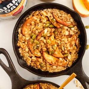 apple-crisp-with-oats-chai-spices-and-pumpkin-seeds