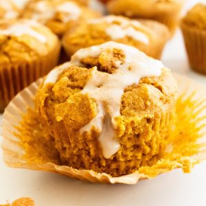 best-healthy-pumpkin-muffins-with-spiced-maple-glaze