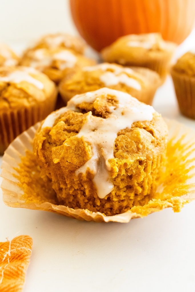 best-healthy-pumpkin-muffins-with-spiced-maple-glaze