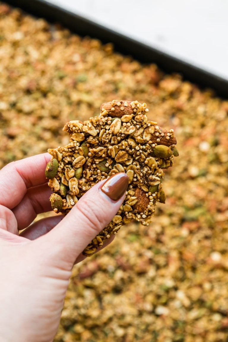 gluten-free-pumpkin-granola-with-pumpkin-seeds-almonds-and-quinoa