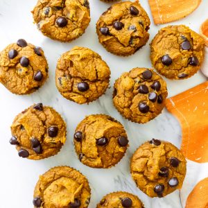 healthy pumpkin chocolate chip muffins