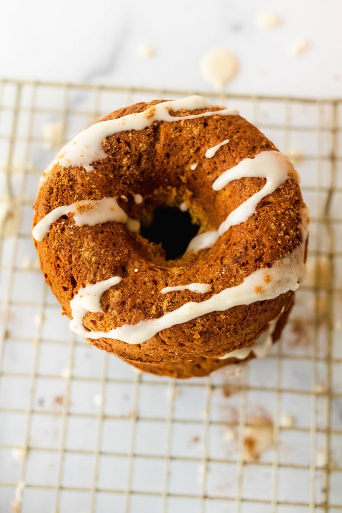 healthy pumpkin donuts with pumpkin spice maple glaze