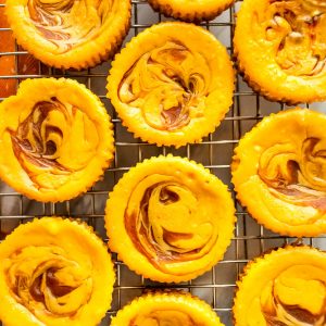how to make mini pumpkin swirl cheesecakes