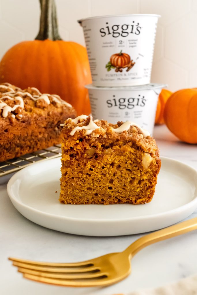 pumpkin coffee cake made with siggi's pumpkin & spice yogurt 