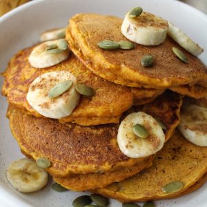 healthy pumpkin banana pancakes